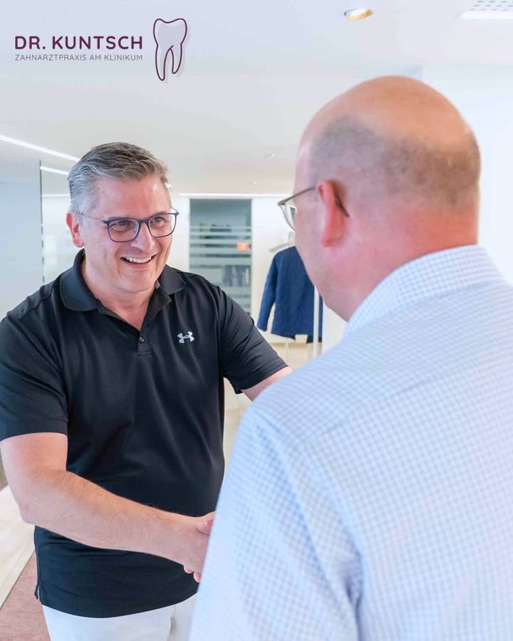 Gemeinsam für deine Zahngesundheit! 🦷

 #zahnarzt #zahnarztkempten #praxis #zahngesundheit #kempten #zahnmedizin #team